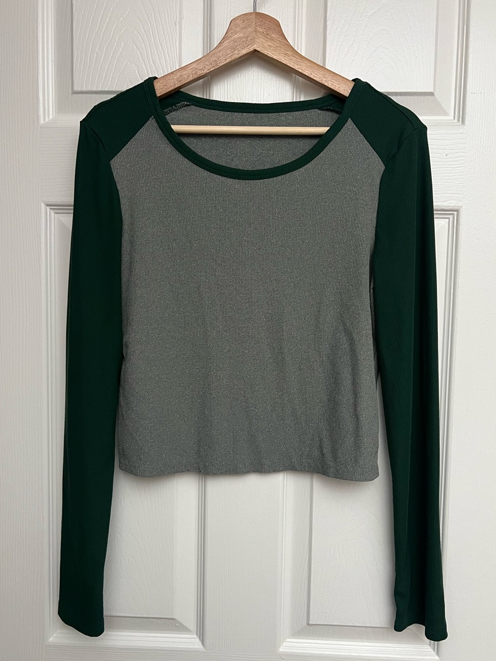 Dazy Long Sleeve Raglan Colorblock Ribbed Top in Dark Green and Gray